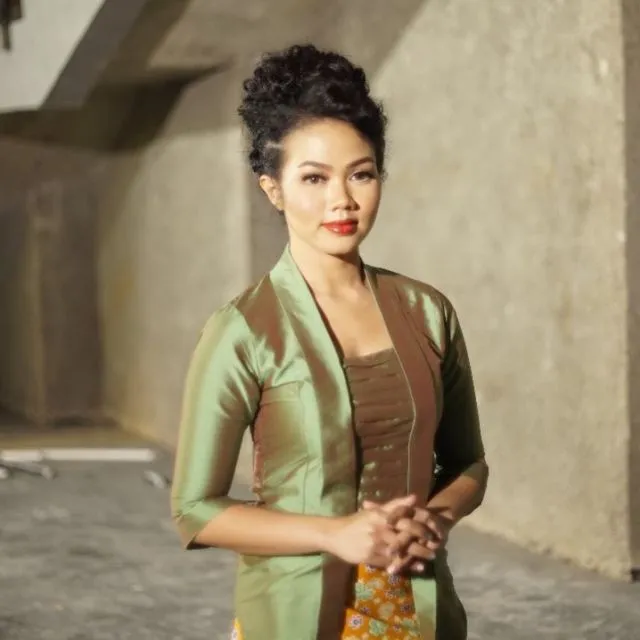 Parade 10 Kebaya Elegan ala Artis yang Rayakan Hari Kartini. Ayunya Bikin Mata Nggak Bosan Melirik! 14