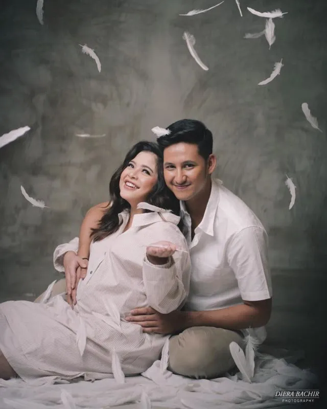 10 Inspirasi Maternity Photoshoot ala Tasya Kamila. Cantik dan Elegan Tanpa Perlu Buka-bukaan 17