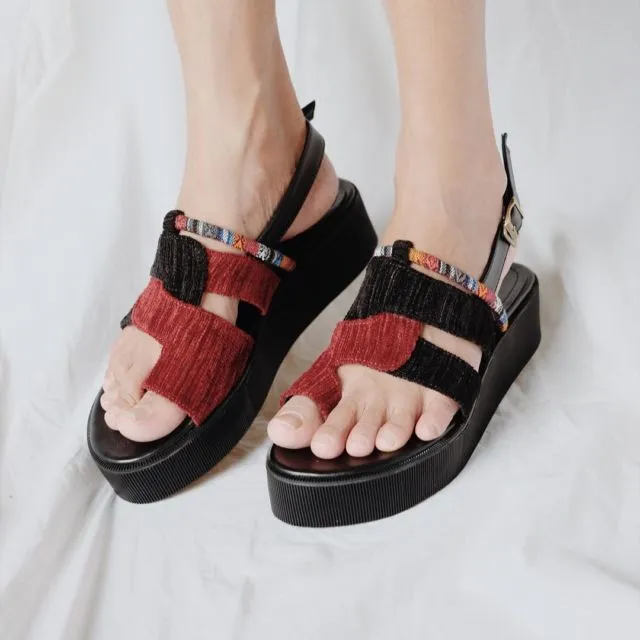 8 Rekomendasi Merek Sandal Lokal Harga Terjangkau Tapi Berkualitas. Sobat Missqueen, Mari Merapat! 16