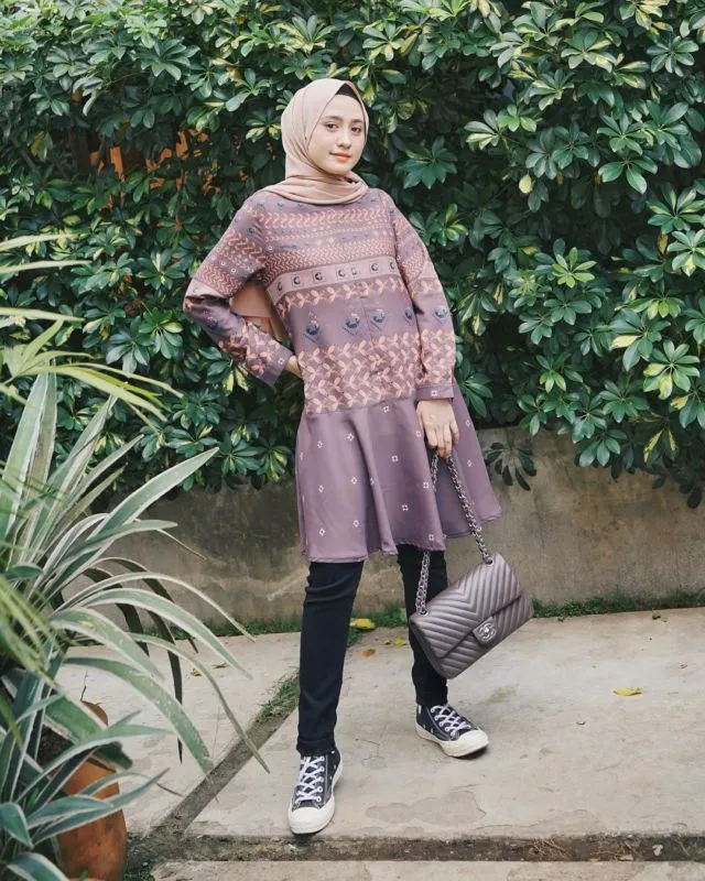 10+ Padu Padan Tunik ala Selebgram Helmi Nursifah. Nyaman untuk ke Kantor atau ke Kampus Seharian~ 12