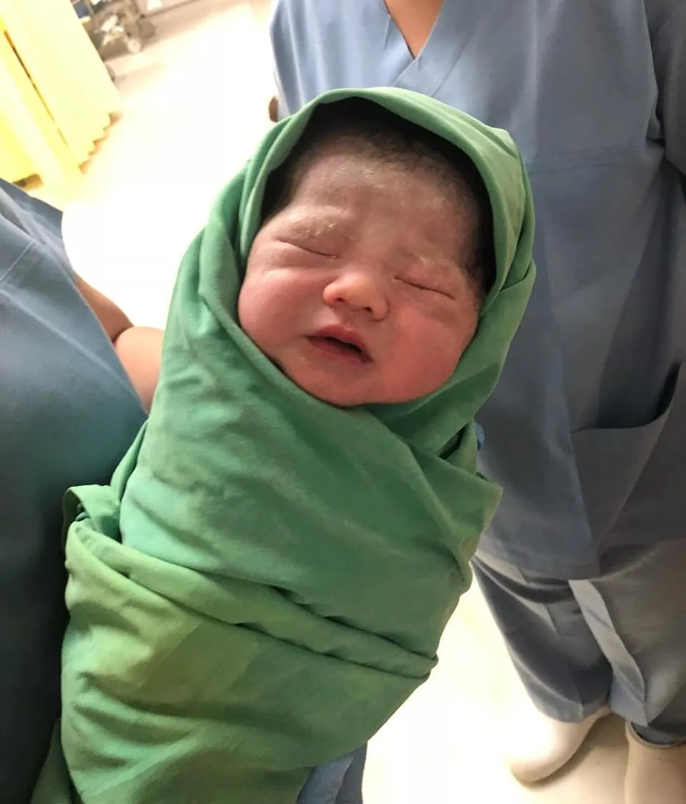 Selamat! DJ Katty Butterfly Lahirkan Bayi Perempuan. Publik Kompak Bilang Mirip Sang Ayah 4
