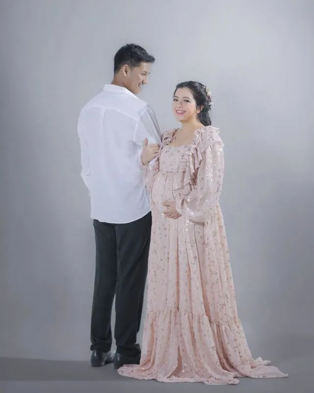10 Inspirasi Maternity Photoshoot ala Tasya Kamila. Cantik dan Elegan Tanpa Perlu Buka-bukaan 19