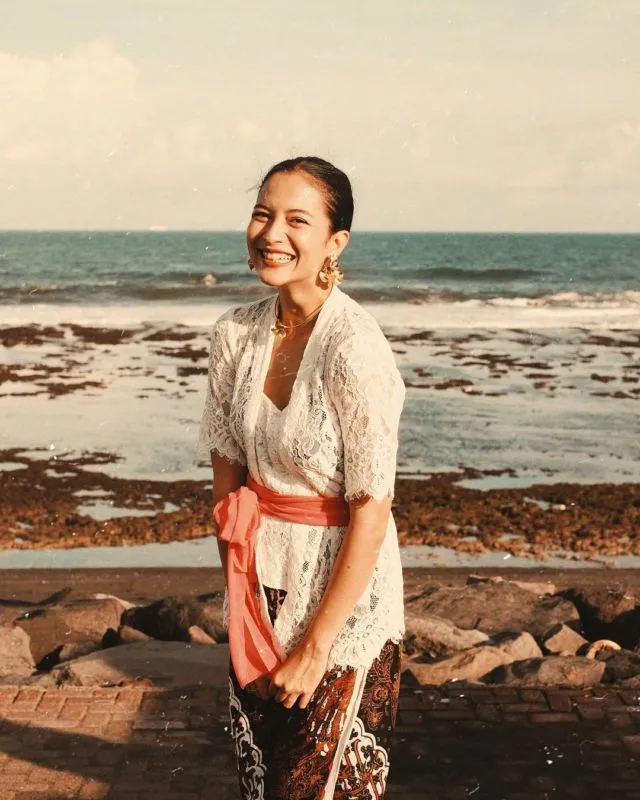 Parade 10 Kebaya Elegan ala Artis yang Rayakan Hari Kartini. Ayunya Bikin Mata Nggak Bosan Melirik! 13
