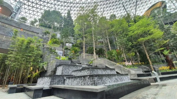 Jewel Changi Airport, Destinasi Hits Baru di Bandara Changi Singapura. Megah, Mewah, Spektakuler! 14