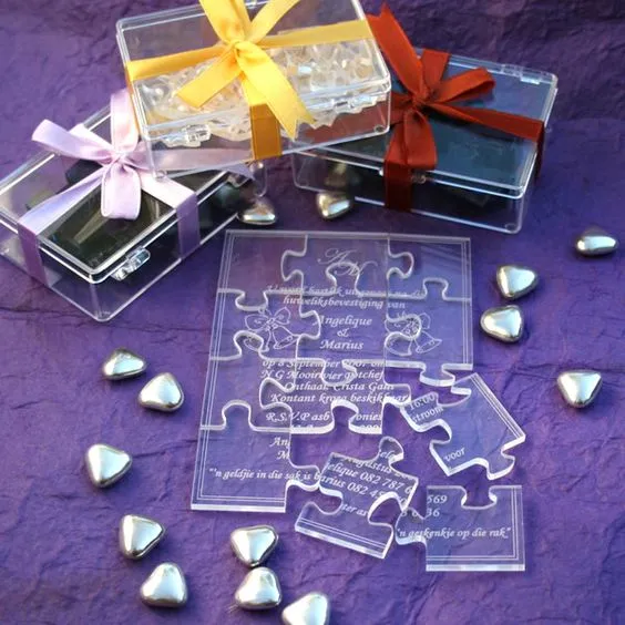 10 Ide Undangan Tanpa Kertas Konvensional. Bentuknya Mulai dari Kamera Proyeksi, CD Sampai Puzzle! 17