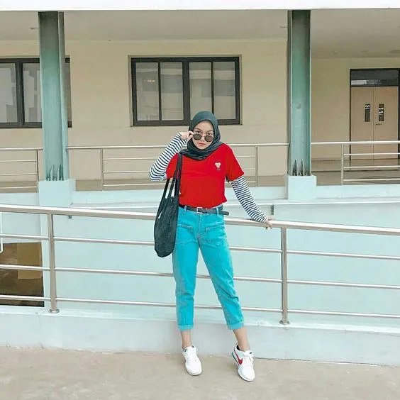 10 Ide Padu Padan Kaus Lengan Pendek Untuk Hijabers. Sopan Tertutup, tapi Tetap Stylish dan Kece 16