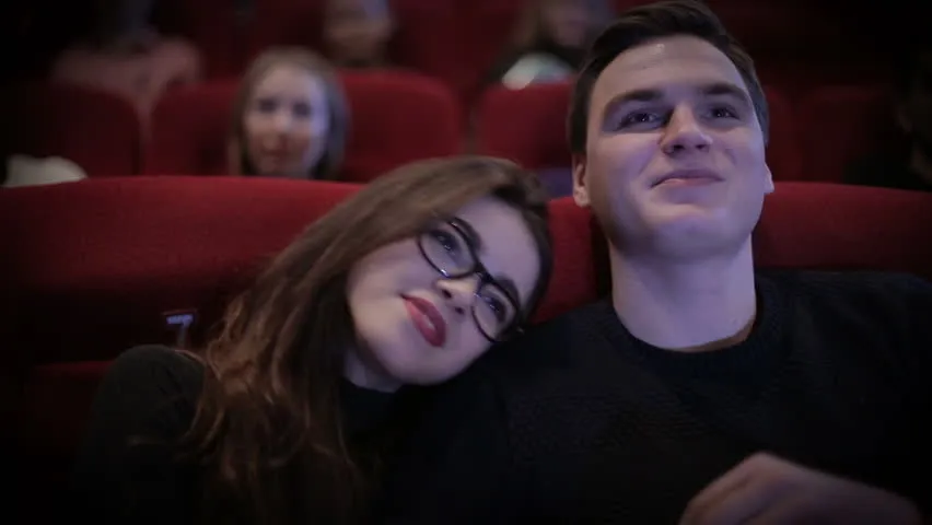 8 Etika Nggak Bener di Bioskop. Pas Film Rame Kayak Avengers Begini, Banyak yang Kelakuannya Ajaib 15