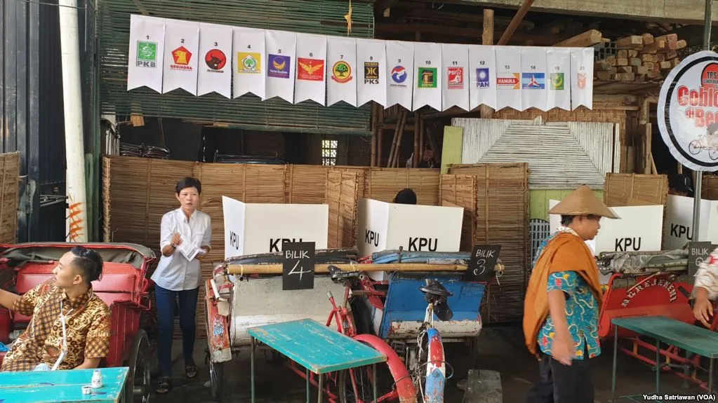 10 TPS Paling Gokil Selama Pemilu 2019 Berlangsung. Kalau Begini Sih yang Golput Pada Rugi~ 13