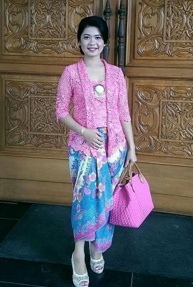 10 Ide Kebaya Kutu Baru Buat Kartinian Besok. Klasik, Elegan nan Menawan! 17