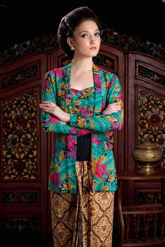 10 Ide Kebaya Kutu Baru Buat Kartinian Besok. Klasik, Elegan nan Menawan! 19