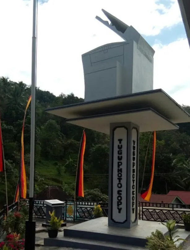 Tugu Photocopy, Tugu yang Unik dan Nyentrik di Tanah Datar. Kenapa Harus Mesin Fotokopi ya? 4