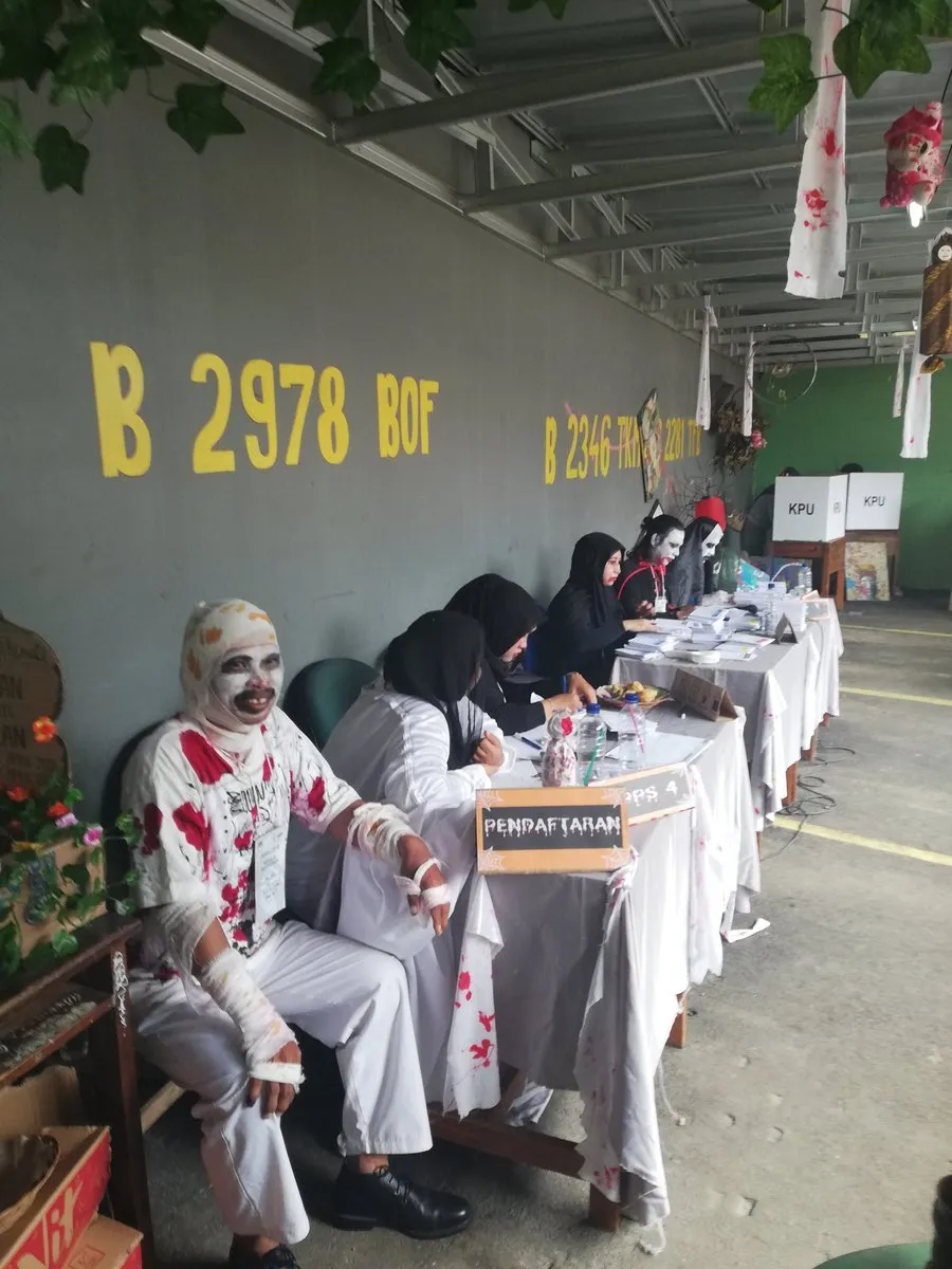 10 TPS Paling Gokil Selama Pemilu 2019 Berlangsung. Kalau Begini Sih yang Golput Pada Rugi~ 11