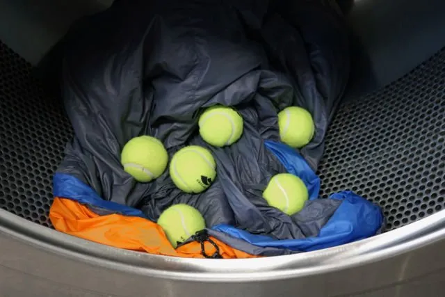Kegunaan yang Bakal Didapat Jika Memasukkan Bola Tenis di Mesin Pengering Pakaian 5