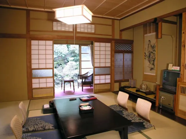 12 Desain Ruang Tamu 'Duduk di Lantai' ala Jepang yang Sederhana untuk Rumah Mungilmu 18