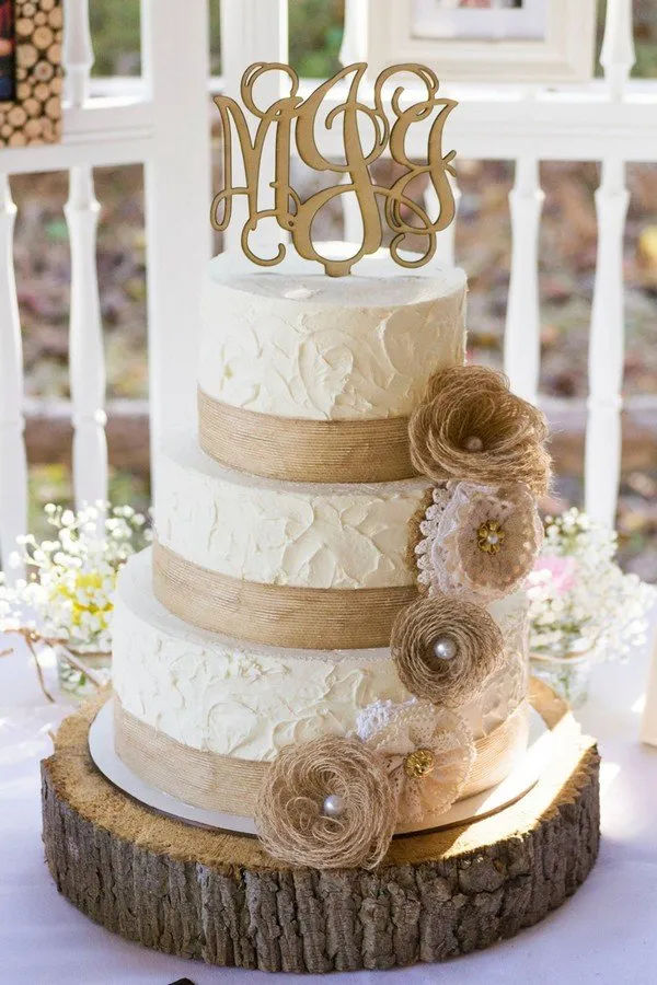 11 Ide Cantik Memasukkan Unsur Kain Goni atau Burlap ke Detail Dekorasi Pernikahan. Unik! 19