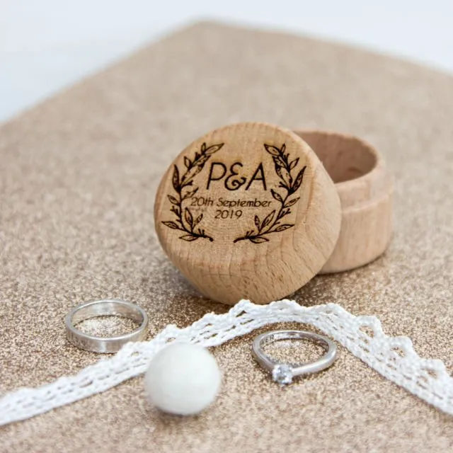 10 Inspirasi Ring Box Cantik Berbahan Kayu. Pas Nih, Buat Pesta Pernikahanmu Makin Terkesan Rustic 11