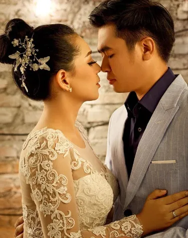 Potret Sehari-hari Pemeran 'Mak Beti' yang Jarang Terekspos. Gagah Banget Aslinya! 9
