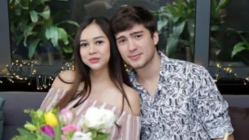 Awet dengan Suami Bulenya, 5 Seleb Ini Tuai Pujian. Cinta Nggak Kenal Latar Belakang, Coy!