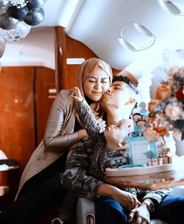 Jarang Terekspos, Ini Nih 7 Foto Romantisnya Rachel Vennya dan Niko. Fix, Baper Parah! 13