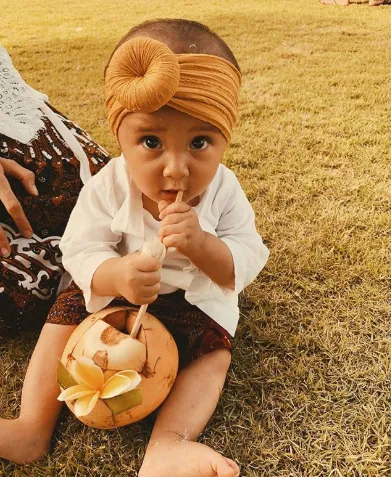 Kumpulan Foto Terbaru Surinala, si Botak yang Sekarang Hobi Pakai Bando dan Turban! 7