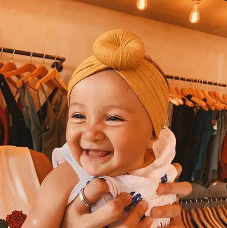 Kumpulan Foto Terbaru Surinala, si Botak yang Sekarang Hobi Pakai Bando dan Turban! 8