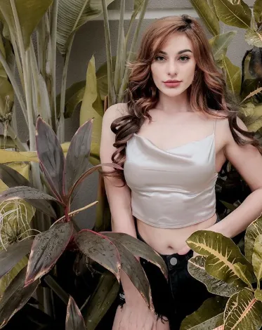 9 Potret Nora, Pacar Jerinx 'SID' yang Cantiknya Paripurna. Bentuk Bibirnya Itu, Lho! 10