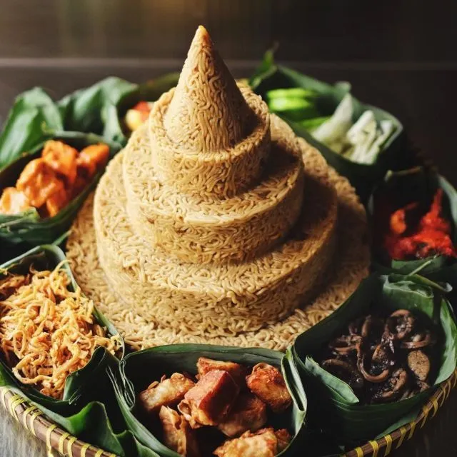 11 Makanan Pengganti Tumpeng Nasi Kuning untuk Perayaan. Nggak Monoton dan Cantik Tampilan 15