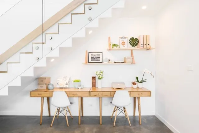11 Desain Workspace Minimalis Buatmu yang Kerja dari Rumah. Privasi Iya, Kondusif Juga 16