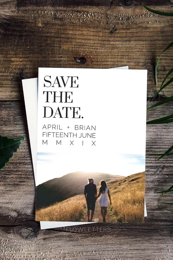 12 Ide Desain Undangan Plus Foto yang Bersahaja. Demi Foto Pre-Wedding Cantikmu Nggak Tersia-sia 24