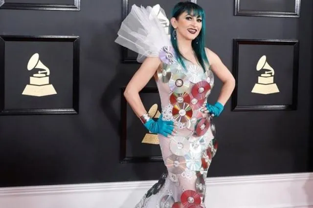 Viral, Spanduk Sisa-sisa Kampanye Disulap Jadi Outfit Keren. Ini 9 Kreasi Fesyen dari Limbah Lainnya 16