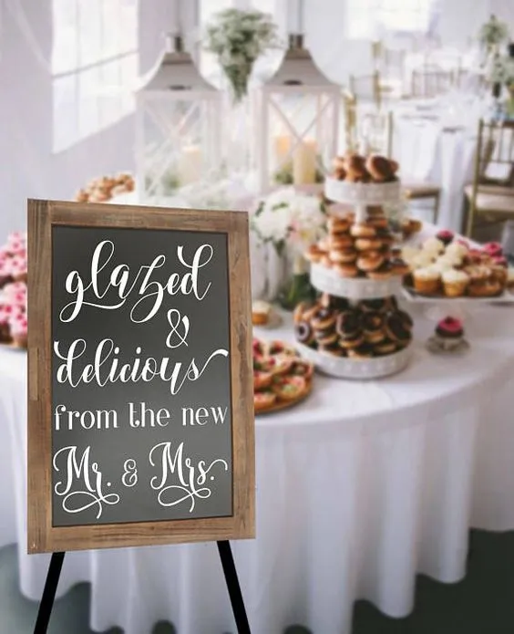 Super Elegan dan Instagramable, Ini 10 Ide Aplikasi Papan Tulis pada Dekorasi Resepsi Pernikahanmu 15