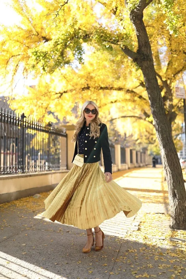 10 Ide Padu Padan Rok Lipit Alias Pleated Skirt Buat Kondangan. Pas Bagi yang Bosan Kebayaan 17