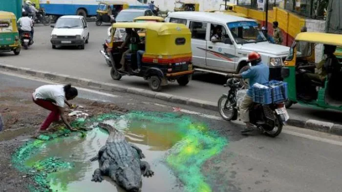 Nggak Cukup Photoshoot di Lubang, Kini Masyarakat Lepas Buaya Saking Desperatenya Jadi Kreatif Nih 6