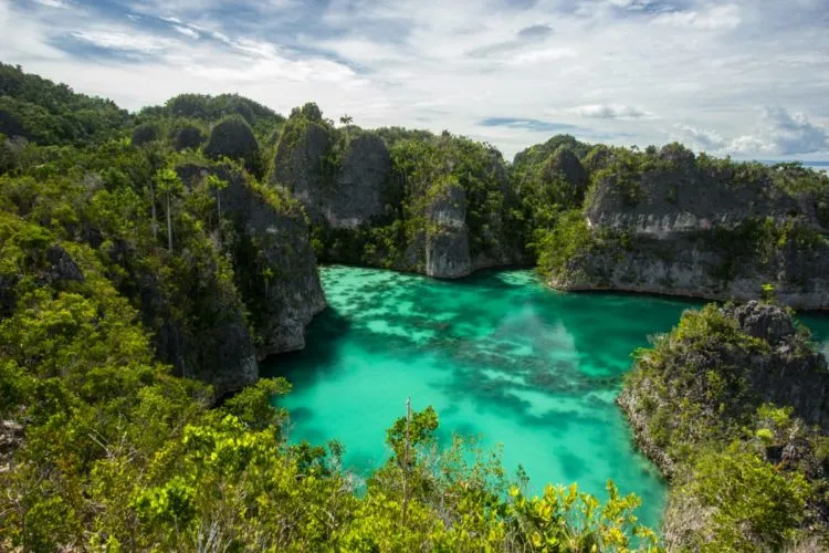 Jelajahi Indahnya 8 Destinasi Wisata Hits di Sorong, Papua Barat. Tanah Papua Memang Tanah Surga! 10