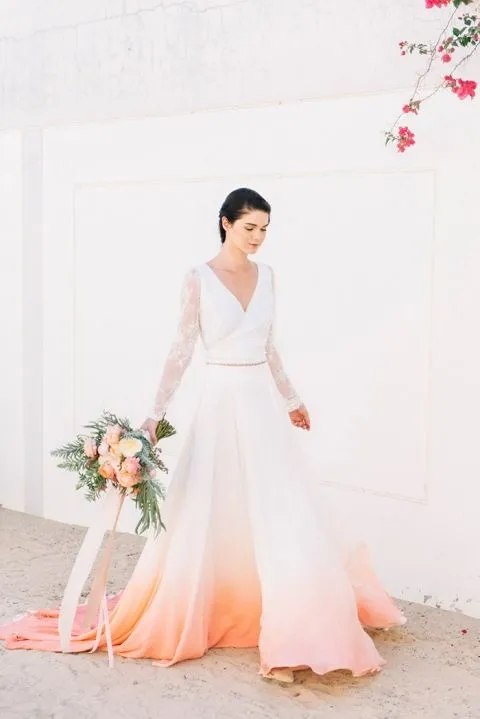 10 Ide Two Pieces Wedding Dress yang 'Membentuk' Tubuh Indahmu. Demi Paripurna Jadi Ratu Seharinya! 20