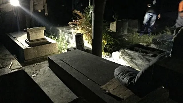 Sebanyak 8 Nisan Salib di Makam Bethesda Jogja Dicabut dan Dibakar. Begini Kronologisnya 6