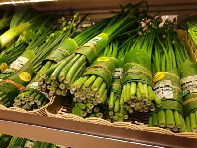 Ganti Plastik dengan Daun Pisang, Langkah Supermarket-supermarket Negara Tetangga Ini Layak Diikuti 11