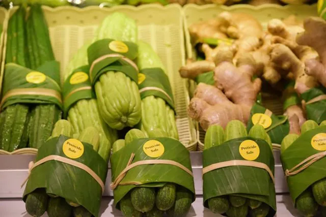 Ganti Plastik dengan Daun Pisang, Langkah Supermarket-supermarket Negara Tetangga Ini Layak Diikuti 10