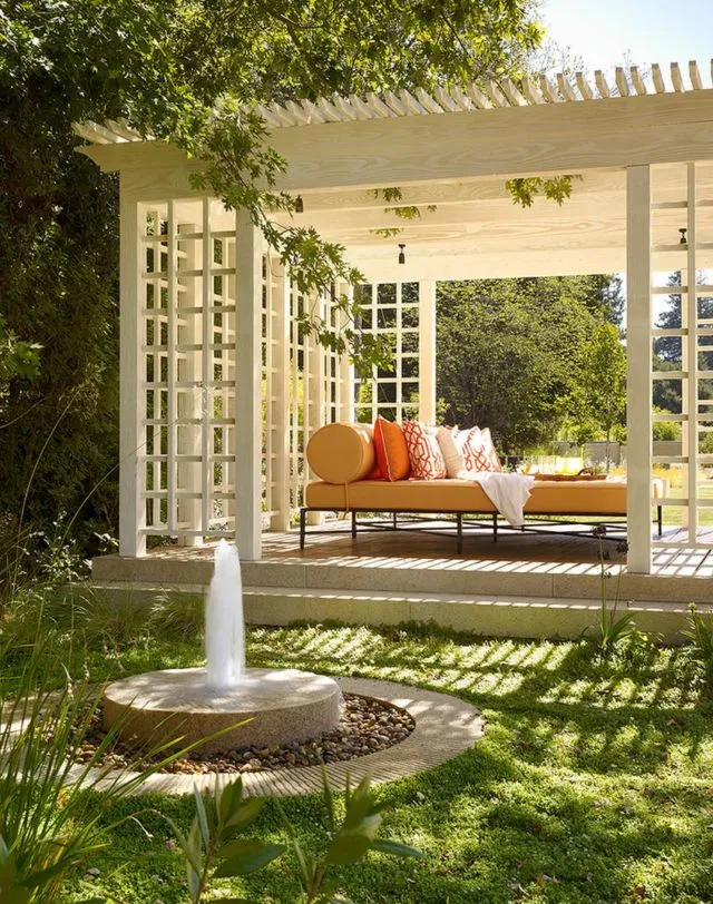 15+ Desain Gazebo Sederhana untuk Leyeh-Leyeh Cantik di Halaman Rumah. Kayak di Kafe-Kafe! 24