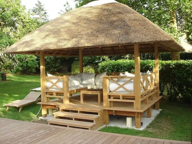 15+ Desain Gazebo Sederhana untuk Leyeh-Leyeh Cantik di Halaman Rumah. Kayak di Kafe-Kafe! 27