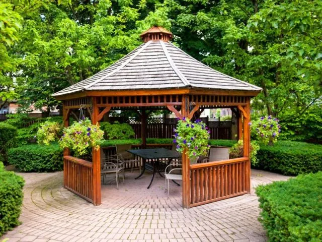 15+ Desain Gazebo Sederhana untuk Leyeh-Leyeh Cantik di Halaman Rumah. Kayak di Kafe-Kafe! 29