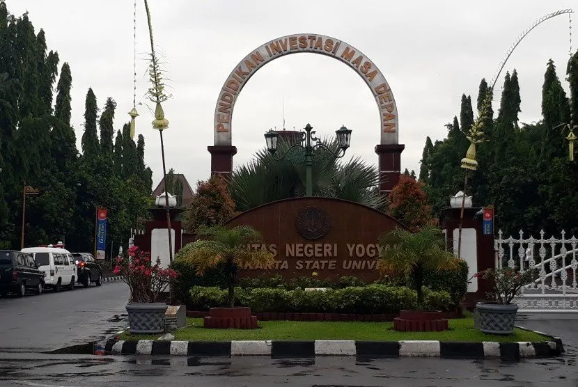 10 Alasan Kenapa UGM dan UNY Kayak Rival yang Nggak Pernah Akur. Padahal Sama-Sama di Jogja lo! 12