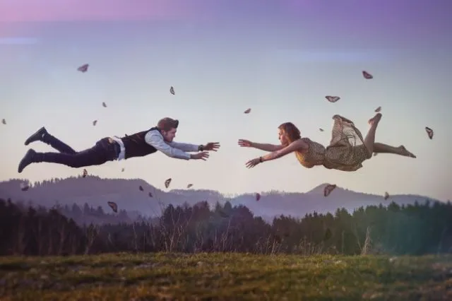 10 Kreasi Levitation Photography untuk Pre-Wedding yang Unik dan Penuh Imajinasi. Yuk, 'Terbang'! 20