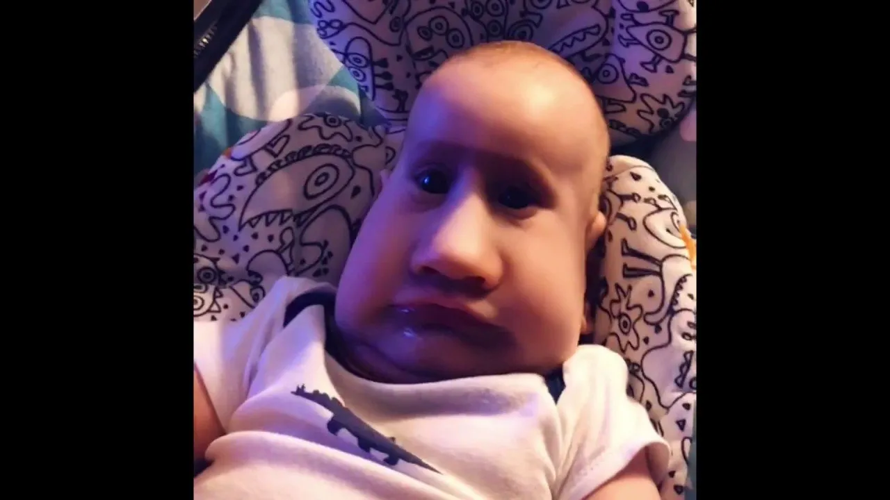 10 Ekspresi Kocak Bayi Saat Dikerjain Pakai Filter Kamera. Aduh, Anak Manis Udah Bisa Lawak Gini! 19