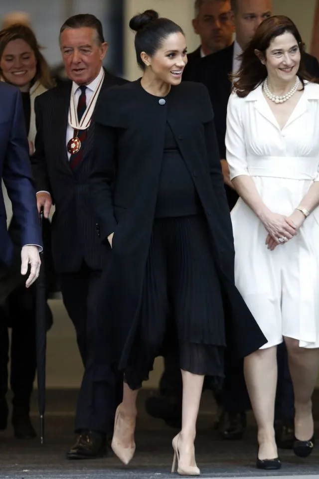 8 Potret Busana Hamil Tua ala Duchess of Sussex, Meghan Markle. Simpel tapi Elegan Maksimal! 16