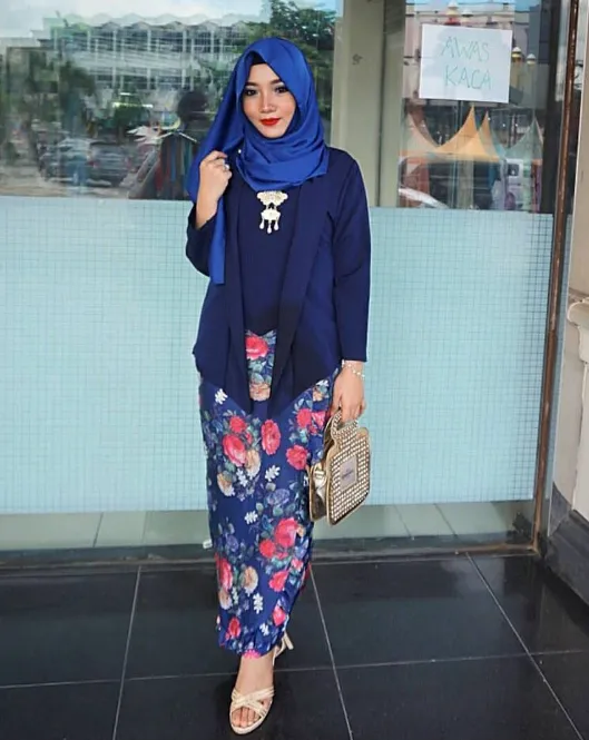 10 Ide Kebaya Kutu Baru Buat Kartinian Besok. Klasik, Elegan nan Menawan! 15