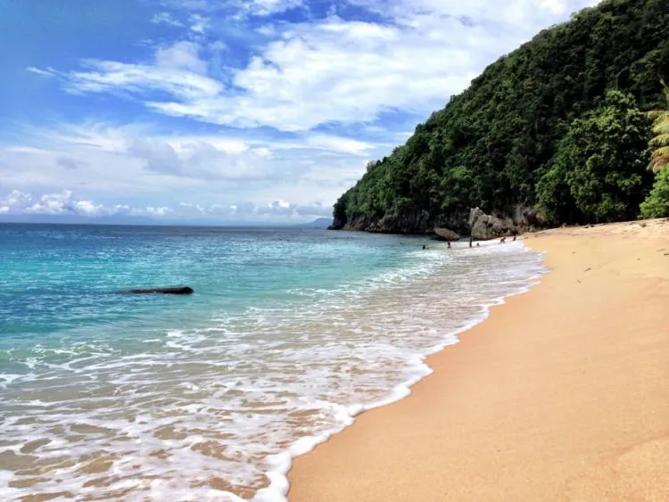 10 Destinasi Wisata di Jayapura yang Keren Banget. Liburan ke Sana Berasa Lagi ke Luar Negeri Lho! 12