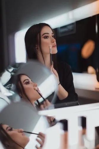 Masih Bingung Pilih BB Cream atau Foundation? Sekilas Terlihat Sama, Pahami Dulu Yuk Perbedaannya 9