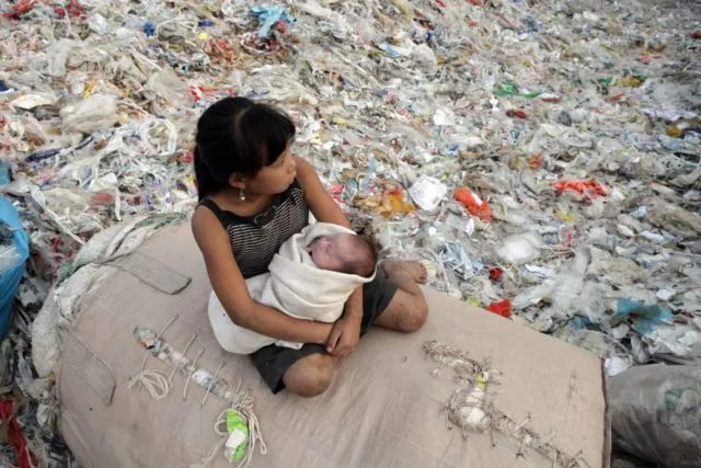 Penampakan Bungkus Indomie 19 Tahun Lalu Ini Bikin Miris. Sampah Jadul Tapi Masih Begitu 'Sempurna' 6