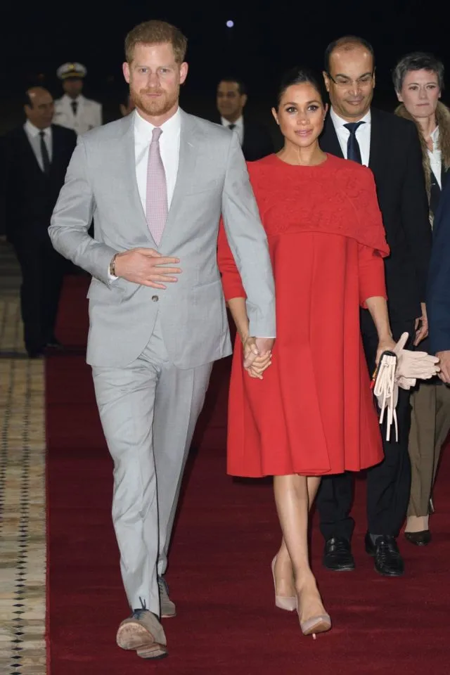 8 Potret Busana Hamil Tua ala Duchess of Sussex, Meghan Markle. Simpel tapi Elegan Maksimal! 14